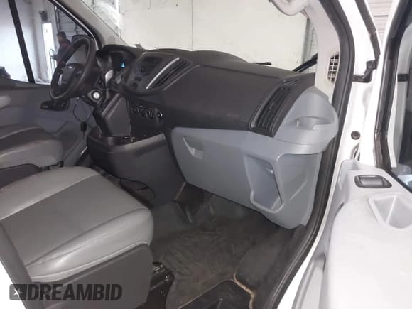 ✅ 2015 Ford Transit XL • VIN: 1FMZK1ZM3FKA41096 • Lot: 41309017. Listed on IAAI with 126,633 mi. Free auction sales archive from the USA and detailed vehicle history report at DreamBid. Image 5.