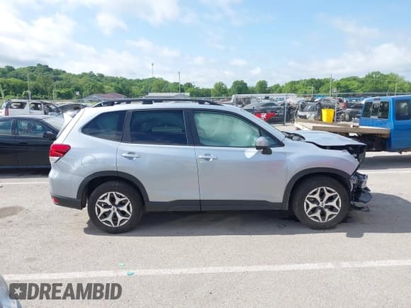 ✅ 2024 Subaru Forester Premium • VIN: JF2SKADC6RH408211 • Lot: 42296810. Listed on IAAI with 7,785 mi. Free auction sales archive from the USA and detailed vehicle history report at DreamBid. Image 14.