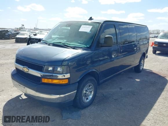 ✅ 2019 Chevrolet Express Passenger LT • VIN: 1GAZGPFG0K1239988 • Lot: 41830689. Wystawiony na IAAI z przebiegiem 112 943 mil. Bezpłatny archiwum sprzedaży aukcyjnych z USA i szczegółowy raport historii pojazdu na DreamBid. Zdjęcie 2.