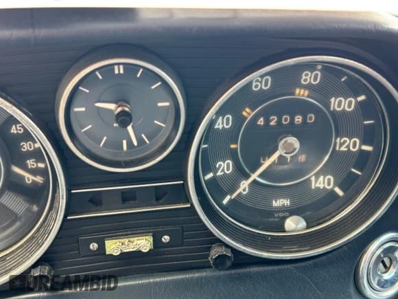 ✅ 1969 Mercedes-Benz 250 • VIN: 25010023267 • Лот: 46375195. Опубликован ранее на Copart с пробегом 42 080 миль. Бесплатный доступ к архиву аукционных продаж из США и подробный отчёт об истории автомобиля на DreamBid. Изображение 8.