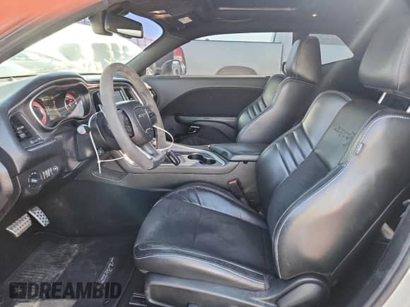 2019 Dodge Challenger SRT Hellcat с VIN 2C3CDZC99KH759457, выставлен на аукционе Copart как лот 87033995 с пробегом 33 883 миль миль и Списание • Salvage title. История ставок и продаж доступна на DreamBid. Изображение 7.