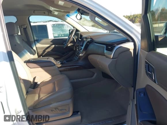 ✅ 2019 Chevrolet Tahoe LT • VIN: 1GNSCBKC0KR325658 • Lot: 43706065. Wystawiony na IAAI z przebiegiem 119 056 mil. Bezpłatny archiwum sprzedaży aukcyjnych z USA i szczegółowy raport historii pojazdu na DreamBid. Zdjęcie 5.