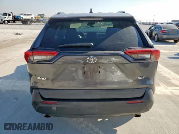 ✅ 2021 Toyota RAV4 XLE Premium • VIN: 2T3C1RFV0MC096149 • Лот: 82182975. Опубликован ранее на Copart с пробегом 35 564 миль. Бесплатный доступ к архиву аукционных продаж из США и подробный отчёт об истории автомобиля на DreamBid. Изображение 6.