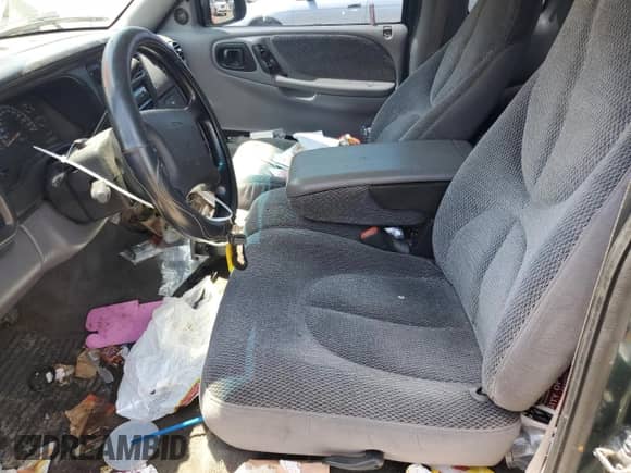 1999 Dodge Dakota SLT z VIN 1B7GL22X0XS145128, wystawiony jako Copart lot #64959364 z przebiegiem 96 047 mil mil oraz Szkoda całkowita • Salvage title. Historia ofert i sprzedaży dostępna na DreamBid. Obrazek 7.