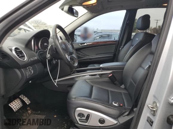 ✅ 2009 Mercedes-Benz M 550 • VIN: 4JGBB72E39A503531 • Лот: 84476584. Опубликован ранее на Copart с пробегом 142 574 миль. Бесплатный доступ к архиву аукционных продаж из США и подробный отчёт об истории автомобиля на DreamBid. Изображение 7.