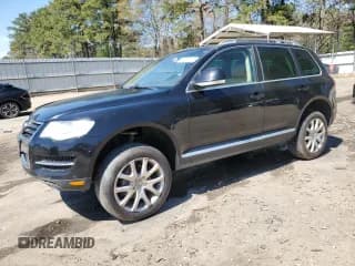 ✅ 2010 Volkswagen Touareg VR6 • VIN: WVGBF7A97AD003738 • Lot: 50394915. Wystawiony na Copart z przebiegiem 126 591 mil. Bezpłatny archiwum sprzedaży aukcyjnych z USA i szczegółowy raport historii pojazdu na DreamBid. Zdjęcie 1.