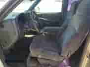 2001 Chevrolet S-10 LS z VIN 1GCCS19W018192348, wystawiony jako Copart lot #77433654 z przebiegiem 167 924 mil mil oraz Szkoda całkowita • Salvage title. Historia ofert i sprzedaży dostępna na DreamBid. Obrazek 7.