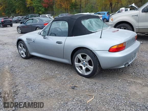 1998 BMW 3 Series Z3 1.9 with VIN 4USCH7332WLD16671, listed as a IAAI auction lot 43366446 with 120,364 mi miles and . Bid and sale history available at DreamBid. Image 3.