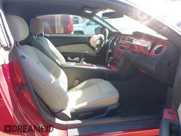 ✅ 2014 Ford Mustang V6 • VIN: 1ZVBP8AMXE5295829 • Lot: 43488494. Listed on IAAI with 145,624 mi. Free auction sales archive from the USA and detailed vehicle history report at DreamBid. Image 5.