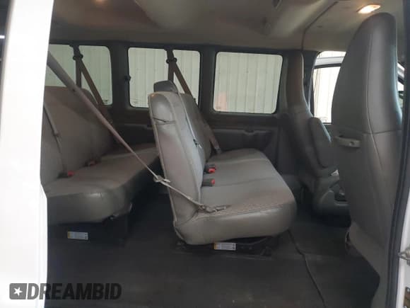 ✅ 2019 Chevrolet Express Passenger LT • VIN: 1GAZGPFG2K1264794 • Lot: 80085085. Wystawiony na Copart z przebiegiem 76 561 mil. Bezpłatny archiwum sprzedaży aukcyjnych z USA i szczegółowy raport historii pojazdu na DreamBid. Zdjęcie 11.