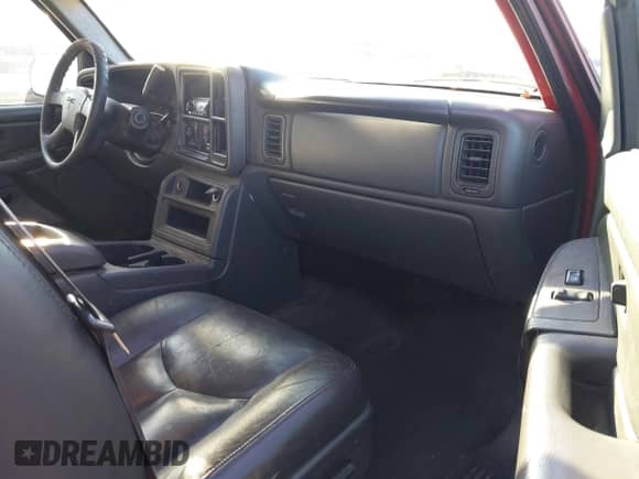 2006 GMC Sierra 1500 SL with VIN 2GTEC13V961213861, listed as a IAAI auction lot 43417439 with 215,402 mi miles and . Bid and sale history available at DreamBid. Image 5.