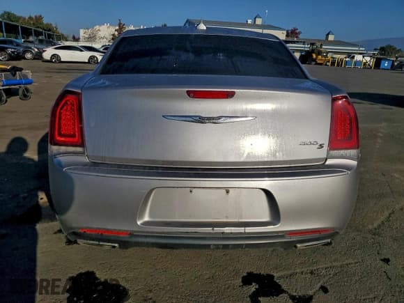✅ 2017 Chrysler 300 S • VIN: 2C3CCABGXHH553853 • Lot: 95307145. Listed on Copart with 107,017 mi. Free auction sales archive from the USA and detailed vehicle history report at DreamBid. Image 6.
