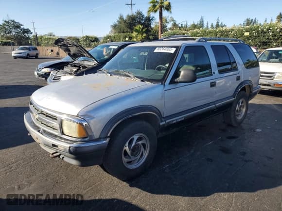 ✅ 1996 Chevrolet Blazer • VIN: 1GNDT13W6T2131335 • Lot: 80264865. Wystawiony na Copart z przebiegiem 245 668 mil. Bezpłatny archiwum sprzedaży aukcyjnych z USA i szczegółowy raport historii pojazdu na DreamBid. Zdjęcie 1.