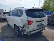 ✅ 2018 Nissan Pathfinder SL • VIN: 5N1DR2MM8JC612040 • Лот: 42167927. Опубликован ранее на IAAI с пробегом 121 635 миль. Бесплатный доступ к архиву аукционных продаж из США и подробный отчёт об истории автомобиля на DreamBid. Изображение 3.