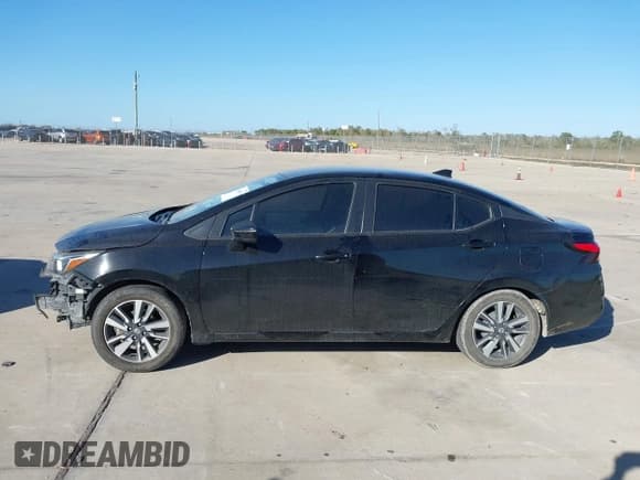 ✅ 2021 Nissan Versa SV • VIN: 3N1CN8EVXML851333 • Lot: 43640659. Wystawiony na IAAI z przebiegiem 92 069 mil. Bezpłatny archiwum sprzedaży aukcyjnych z USA i szczegółowy raport historii pojazdu na DreamBid. Zdjęcie 14.