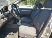 ✅ 2008 Chevrolet Aveo LS • VIN: KL1TD56658B085922 • Lot: 59636405. Wystawiony na Copart z przebiegiem 74 975 mil. Bezpłatny archiwum sprzedaży aukcyjnych z USA i szczegółowy raport historii pojazdu na DreamBid. Zdjęcie 7.