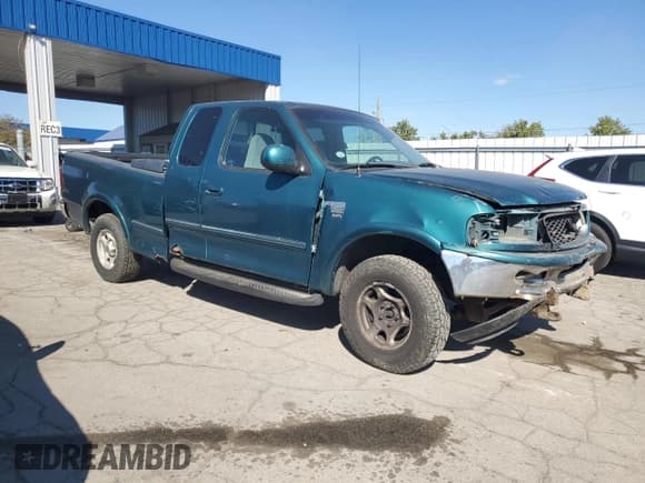 ✅ 1998 Ford F-150 • VIN: 1FTZX18WXWNB90516 • Lot: 85596045. Wystawiony na Copart z przebiegiem 212 782 mil. Bezpłatny archiwum sprzedaży aukcyjnych z USA i szczegółowy raport historii pojazdu na DreamBid. Zdjęcie 4.