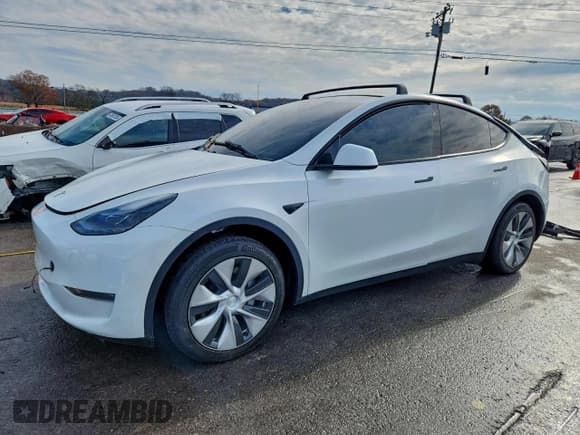 ✅ 2023 Tesla Model Y Long Range • VIN: 7SAYGDEE9PF671997 • Lot: 92654075. Wystawiony na Copart z przebiegiem Nie podano. Bezpłatny archiwum sprzedaży aukcyjnych z USA i szczegółowy raport historii pojazdu na DreamBid. Zdjęcie 1.
