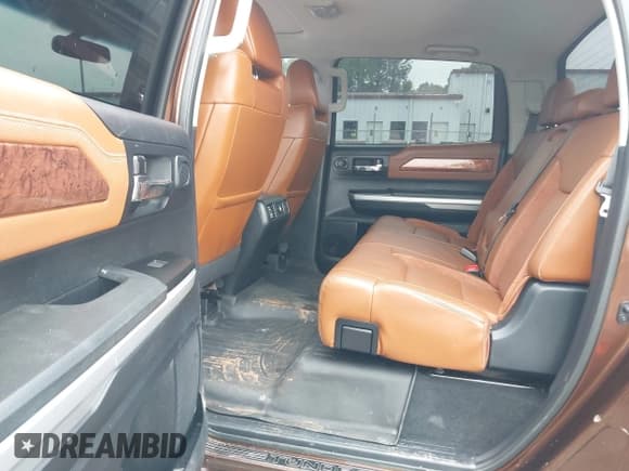 ✅ 2017 Toyota Tundra Platinum • VIN: 5TFAW5F14HX620532 • Лот: 41932248. Опубликован ранее на IAAI с пробегом 100 101 миль. Бесплатный доступ к архиву аукционных продаж из США и подробный отчёт об истории автомобиля на DreamBid. Изображение 8.