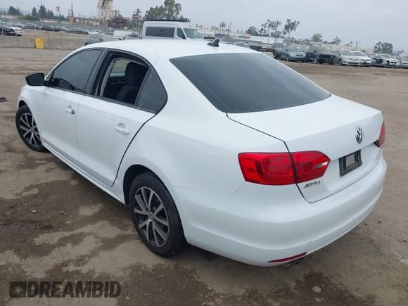 ✅ 2014 Volkswagen Jetta TDI w/Premium/Nav • VIN: 3VWLL7AJ4EM301098 • Lot: 42444151. Listed on IAAI with 180,750 mi. Free auction sales archive from the USA and detailed vehicle history report at DreamBid. Image 3.