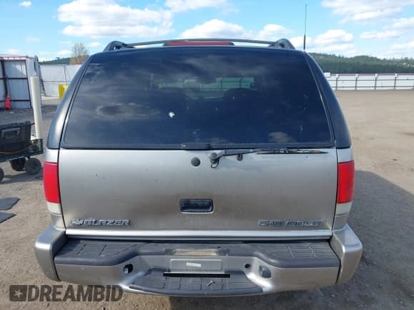 ✅ 2001 Chevrolet Blazer LT • VIN: 1GNDT13W812128370 • Lot: 42022363. Wystawiony na IAAI z przebiegiem 120 634 mil. Bezpłatny archiwum sprzedaży aukcyjnych z USA i szczegółowy raport historii pojazdu na DreamBid. Zdjęcie 17.