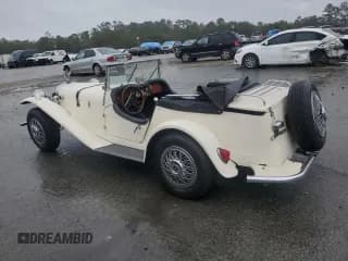 ✅ 1973 Volkswagen Karmann Ghia • VIN: 1132746263 • Lot: 76138294. Wystawiony na Copart z przebiegiem 207 mil. Bezpłatny archiwum sprzedaży aukcyjnych z USA i szczegółowy raport historii pojazdu na DreamBid. Zdjęcie 2.