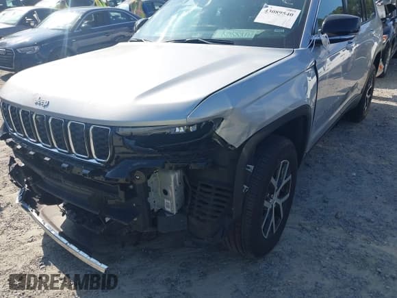 ✅ 2024 Jeep Grand Cherokee Limited • VIN: 1C4RJKBGXR8534616 • Lot: 43089540. Listed on IAAI with 41,607 mi. Free auction sales archive from the USA and detailed vehicle history report at DreamBid. Image 18.