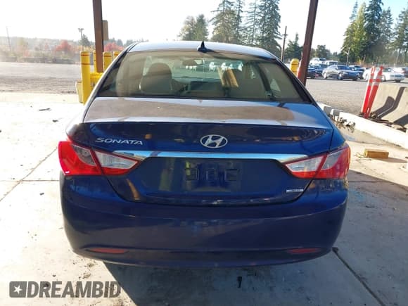 ✅ 2011 Hyundai Sonata Limited • VIN: 5NPEC4AC9BH027782 • Лот: 43507338. Опубликован ранее на IAAI с пробегом 100 868 миль. Бесплатный доступ к архиву аукционных продаж из США и подробный отчёт об истории автомобиля на DreamBid. Изображение 17.