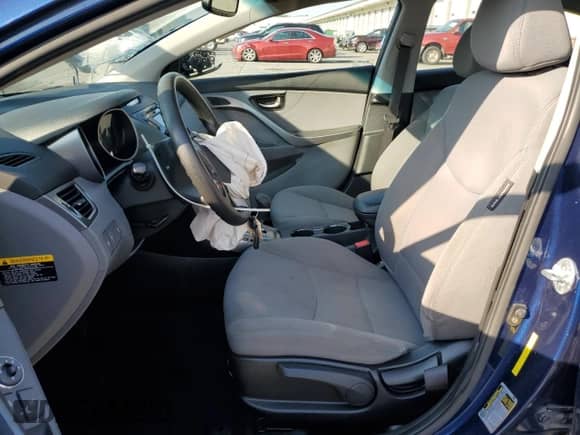 2013 Hyundai Elantra GLS с VIN KMHDH4AE3DU681406, выставлен на аукционе Copart как лот 81384145 с пробегом Не указан миль и Списание • Salvage title. История ставок и продаж доступна на DreamBid. Изображение 7.