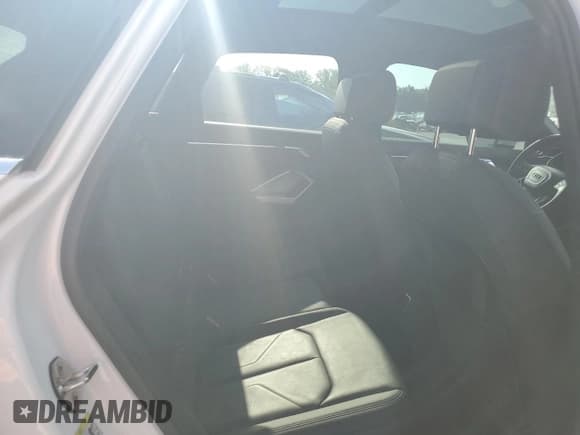 ✅ 2019 Audi Q3 Premium • VIN: WA1AECF34K1076675 • Lot: 64700065. Wystawiony na Copart z przebiegiem 65 725 mil. Bezpłatny archiwum sprzedaży aukcyjnych z USA i szczegółowy raport historii pojazdu na DreamBid. Zdjęcie 10.