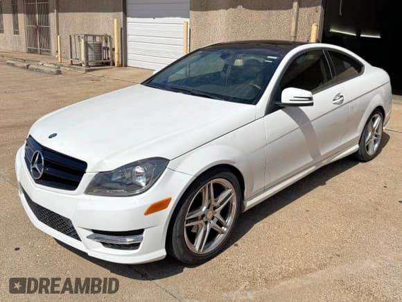 ✅ 2013 Mercedes-Benz C 250 • VIN: WDDGJ4HB2DG089470 • Lot: 66896365. Wystawiony na Copart z przebiegiem 113 446 mil. Bezpłatny archiwum sprzedaży aukcyjnych z USA i szczegółowy raport historii pojazdu na DreamBid. Zdjęcie 2.