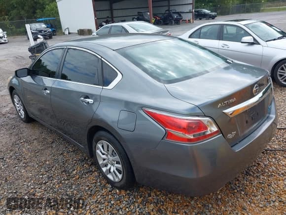 ✅ 2014 Nissan Altima SV • VIN: 1N4AL3AP8EC204002 • Lot: 43299724. Wystawiony na IAAI z przebiegiem 234 954 mil. Bezpłatny archiwum sprzedaży aukcyjnych z USA i szczegółowy raport historii pojazdu na DreamBid. Zdjęcie 3.