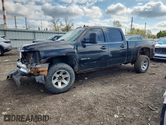 ✅ 2010 Chevrolet Silverado 2500HD LTZ • VIN: 1GC4KYB61AF113644 • Lot: 84446595. Listed on Copart with 185,592 mi. Free auction sales archive from the USA and detailed vehicle history report at DreamBid. Image 1.