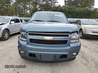 ✅ 2009 Chevrolet Suburban 1LT • VIN: 1GNFK26319R174712 • Lot: 73864794. Wystawiony na Copart z przebiegiem 22 791 mil. Bezpłatny archiwum sprzedaży aukcyjnych z USA i szczegółowy raport historii pojazdu na DreamBid. Zdjęcie 5.