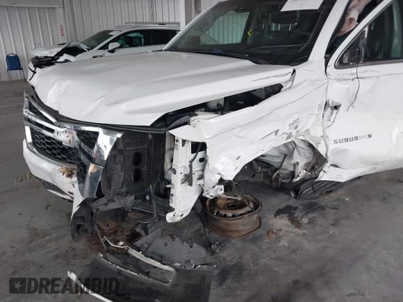 ✅ 2015 Chevrolet Suburban LT • VIN: 1GNSCJKC0FR104562 • Lot: 42806992. Wystawiony na IAAI z przebiegiem 178 433 mil. Bezpłatny archiwum sprzedaży aukcyjnych z USA i szczegółowy raport historii pojazdu na DreamBid. Zdjęcie 6.