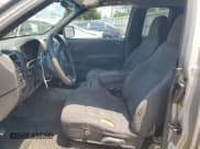 ✅ 2004 Chevrolet Colorado Z85 • VIN: 1GCCS198948122126 • Lot: 63701665. Wystawiony na Copart z przebiegiem 187 316 mil. Bezpłatny archiwum sprzedaży aukcyjnych z USA i szczegółowy raport historii pojazdu na DreamBid. Zdjęcie 7.