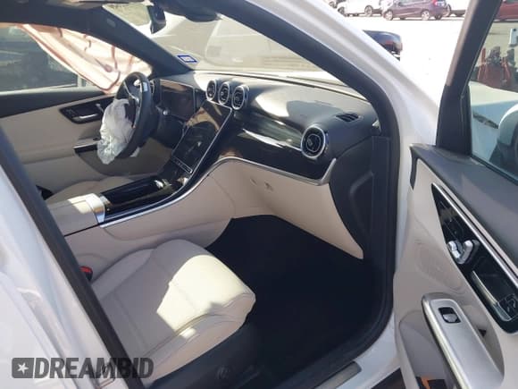 ✅ 2025 Mercedes-Benz GLC 300 • VIN: W1NKM4GB3SF320370 • Lot: 42622649. Wystawiony na IAAI z przebiegiem 1 787 mil. Bezpłatny archiwum sprzedaży aukcyjnych z USA i szczegółowy raport historii pojazdu na DreamBid. Zdjęcie 5.