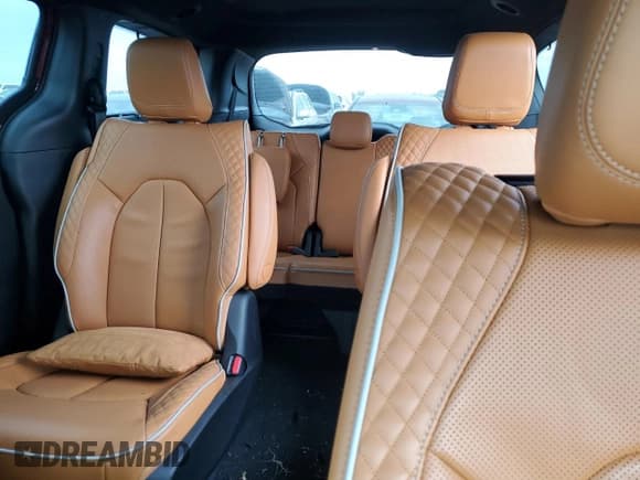 ✅ 2023 Chrysler Pacifica Pinnacle • VIN: 2C4RC3PGXPR500380 • Лот: 76491104. Опубликован ранее на Copart с пробегом 3 070 миль. Бесплатный доступ к архиву аукционных продаж из США и подробный отчёт об истории автомобиля на DreamBid. Изображение 10.