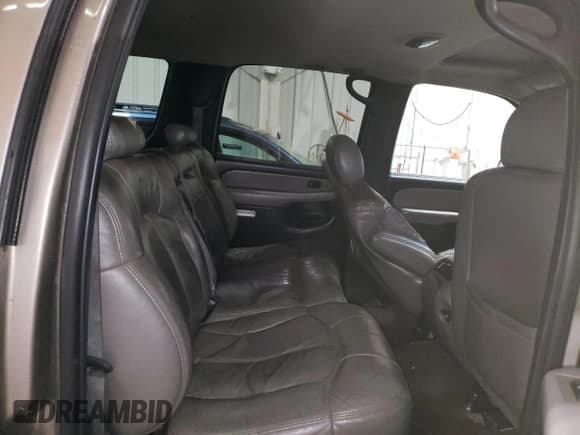 ✅ 2002 Chevrolet Suburban Z71 • VIN: 3GNFK16ZX2G272867 • Lot: 55130875. Listed on Copart with 199,084 mi. Free auction sales archive from the USA and detailed vehicle history report at DreamBid. Image 11.