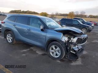 ✅ 2022 Toyota Highlander LE • VIN: 5TDBZRBHXNS210504 • Lot: 40633714. Wystawiony na IAAI z przebiegiem 40 044 mil. Bezpłatny archiwum sprzedaży aukcyjnych z USA i szczegółowy raport historii pojazdu na DreamBid. Zdjęcie 1.