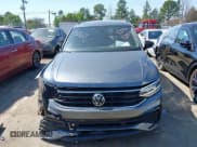 ✅ 2024 Volkswagen Tiguan SE R-Line Black • VIN: 3VVCB7AX2RM010794 • Lot: 41894596. Wystawiony na IAAI z przebiegiem 25 136 mil. Bezpłatny archiwum sprzedaży aukcyjnych z USA i szczegółowy raport historii pojazdu na DreamBid. Zdjęcie 12.