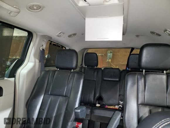 ✅ 2011 Chrysler Town & Country Touring L • VIN: 2A4RR8DG3BR630391 • Lot: 93017175. Wystawiony na Copart z przebiegiem 187 618 mil. Bezpłatny archiwum sprzedaży aukcyjnych z USA i szczegółowy raport historii pojazdu na DreamBid. Zdjęcie 10.