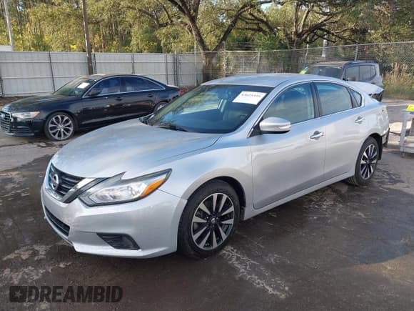 ✅ 2018 Nissan Altima SV • VIN: 1N4AL3AP3JC239430 • Lot: 43625339. Wystawiony na IAAI z przebiegiem 143 489 mil. Bezpłatny archiwum sprzedaży aukcyjnych z USA i szczegółowy raport historii pojazdu na DreamBid. Zdjęcie 2.