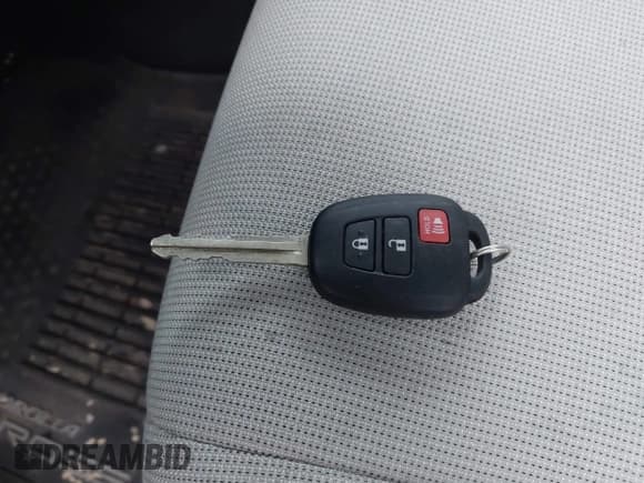 ✅ 2024 Toyota Corolla Cross L • VIN: 7MUAAAAG6RV088975 • Lot: 40961188. Listed on IAAI with 4,204 mi. Free auction sales archive from the USA and detailed vehicle history report at DreamBid. Image 11.