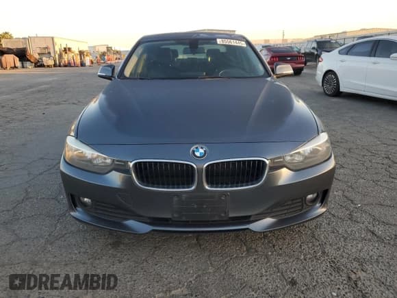 ✅ 2015 BMW 3 Series 320i xDrive • VIN: WBA3C3G52FNS74672 • Lot: 85561445. Wystawiony na Copart z przebiegiem 137 425 mil. Bezpłatny archiwum sprzedaży aukcyjnych z USA i szczegółowy raport historii pojazdu na DreamBid. Zdjęcie 5.