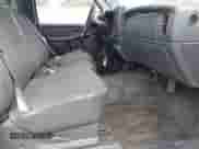 ✅ 2000 Chevrolet Silverado 1500 • VIN: 1GCEC14W8YZ321924 • Lot: 43156206. Wystawiony na IAAI z przebiegiem 134 081 mil mil. Skorzystaj z bezpłatnego archiwum sprzedaży aukcyjnych z USA i zobacz szczegółowy raport historii pojazdu na DreamBid. Zdjęcie 5.