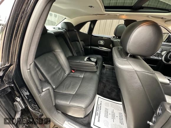 ✅ 2010 Rolls-Royce Ghost • VIN: SCA664S56AUX48598 • Lot: 84701915. Wystawiony na Copart z przebiegiem 69 424 mil. Bezpłatny archiwum sprzedaży aukcyjnych z USA i szczegółowy raport historii pojazdu na DreamBid. Zdjęcie 6.