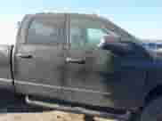 2005 Dodge 3500 SLT z VIN 3D7LS38C95G706190, wystawiony jako IAAI lot #40597269 z przebiegiem 264 260 mil mil oraz . Historia ofert i sprzedaży dostępna na DreamBid. Obrazek 13.