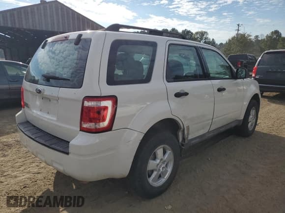 ✅ 2009 Ford Escape XLS • VIN: 1FMCU027X9KA52003 • Лот: 86288545. Опубликован ранее на Copart с пробегом 220 233 миль. Бесплатный доступ к архиву аукционных продаж из США и подробный отчёт об истории автомобиля на DreamBid. Изображение 3.