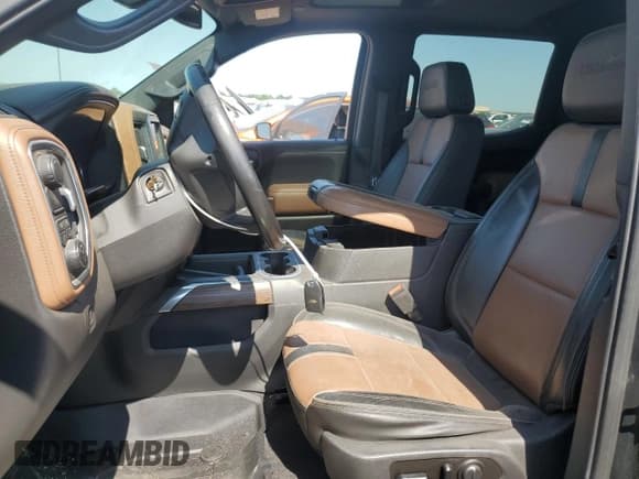 ✅ 2019 Chevrolet Silverado 1500 High Country • VIN: 3GCPWFED0KG139832 • Lot: 52402465. Wystawiony na Copart z przebiegiem 56 227 mil. Bezpłatny archiwum sprzedaży aukcyjnych z USA i szczegółowy raport historii pojazdu na DreamBid. Zdjęcie 7.